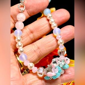 Elegant genuine chip cluster bracelet